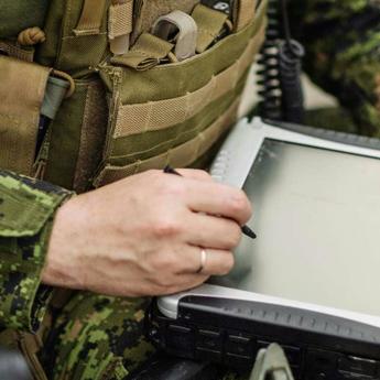 Military man using Emdyn for language barriers