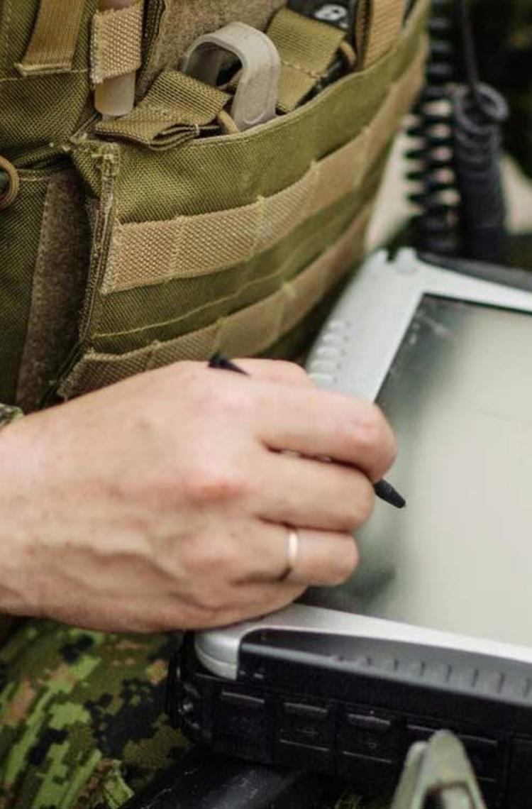 Military man using Emdyn for language barriers
