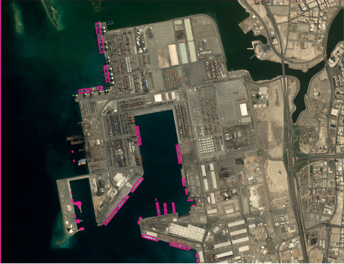Satellite imagery treated by i4D to identify boats